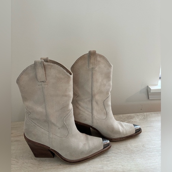 Women's Tan Suede Western Style Boots - Picture 7 of 10